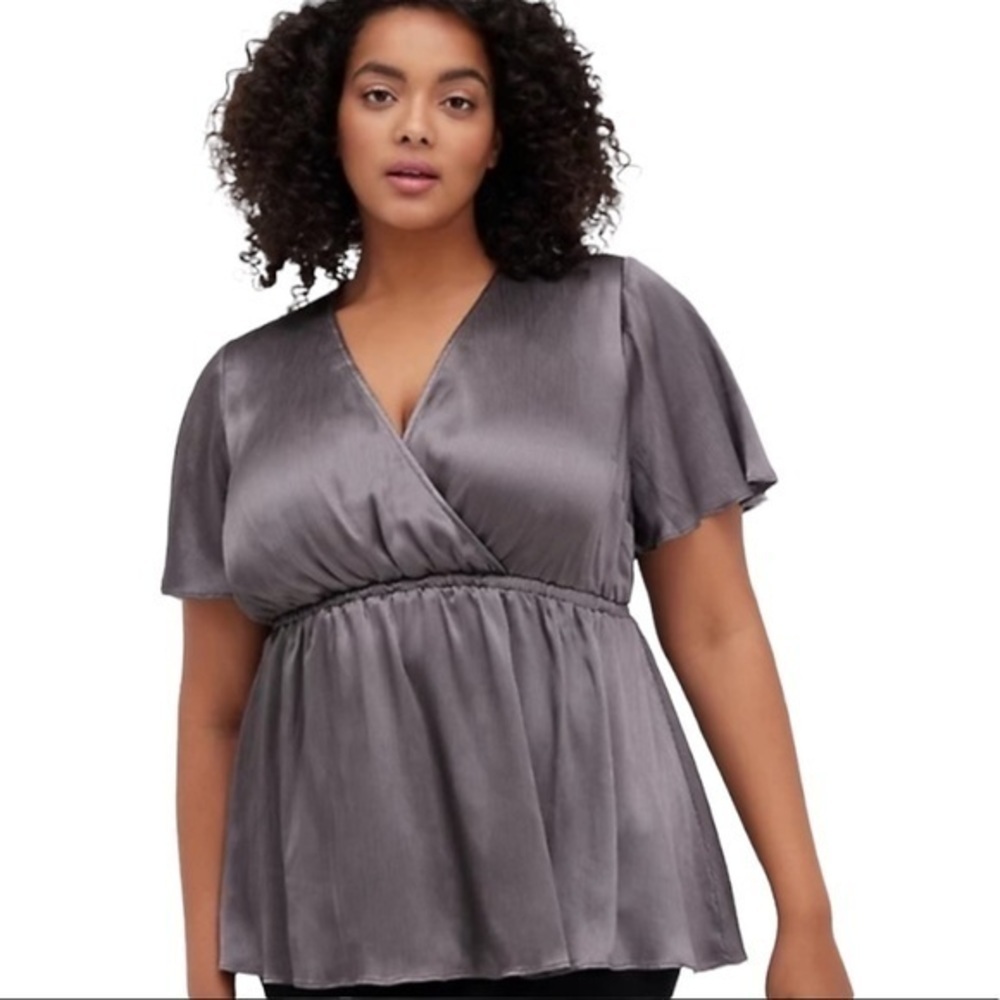TORRID LILY BABYDOLL TOP - SHINY CRINKLE GAUZE GREY